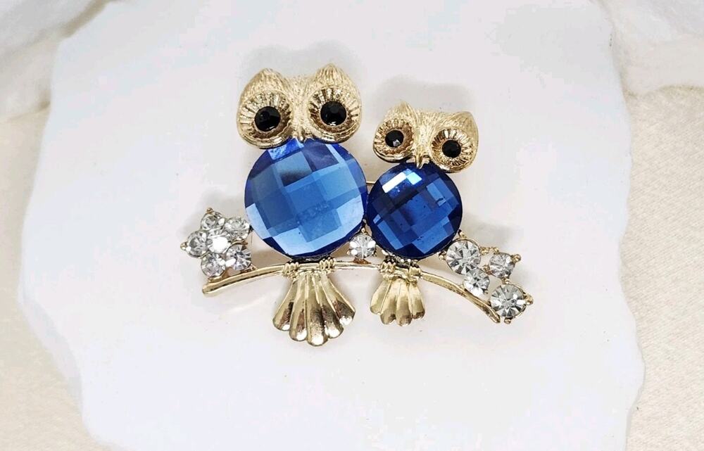 Vintage Gold Tone Owl Pair Brooch Blue Crystal Rhinestone Whimsical Pin